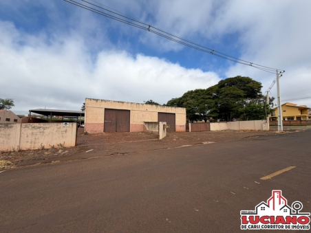 Barracão com amplo espaço para Locação...